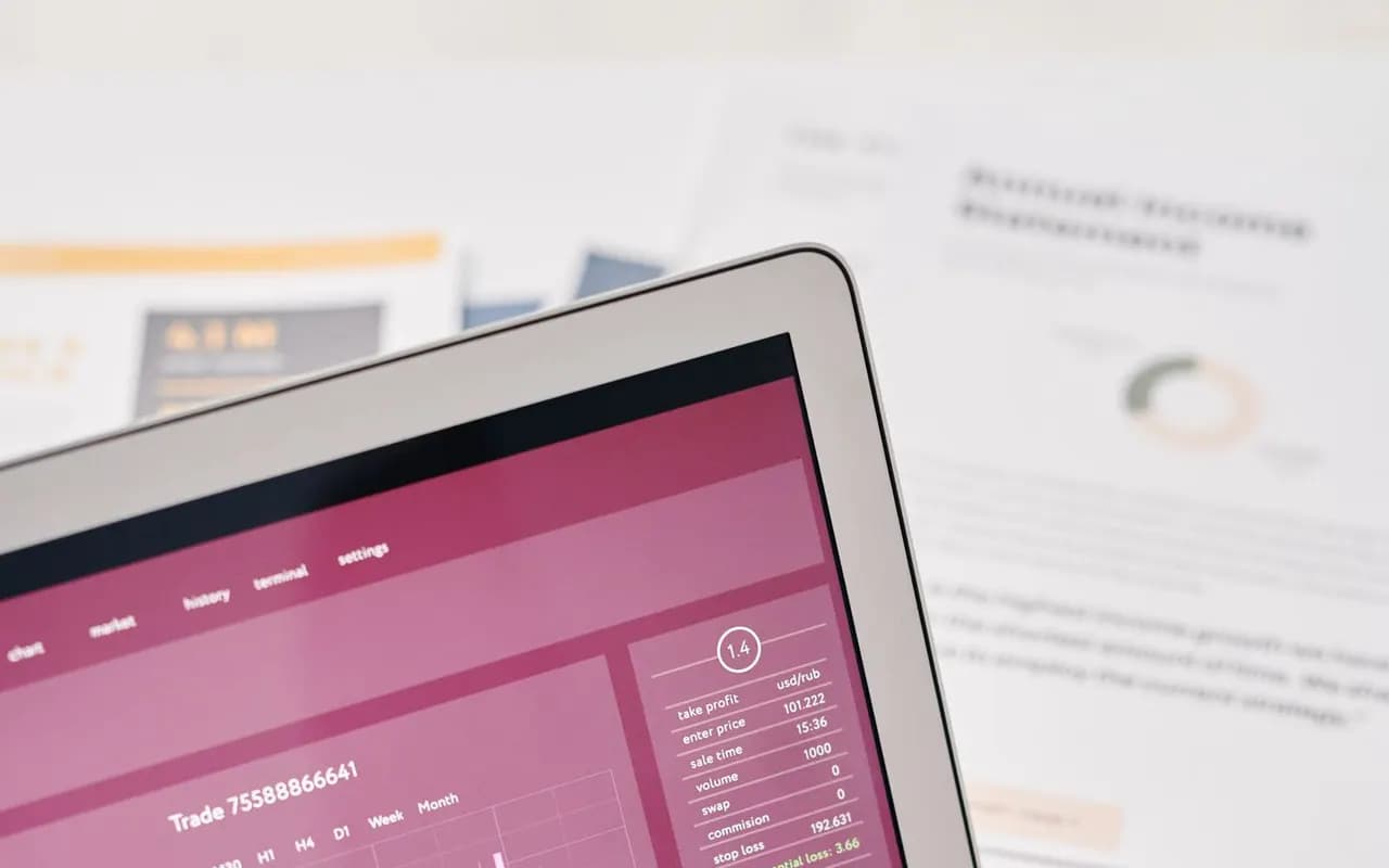 ERP أم CRM؟ اختر النظام بناءً على عملك